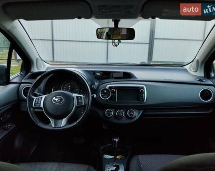 Красный Тойота Ярис, объемом двигателя 1.3 л и пробегом 177 тыс. км за 7600 $, фото 7 на Automoto.ua