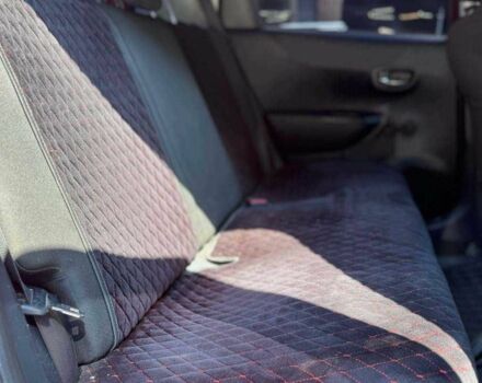 Красный Тойота Ярис, объемом двигателя 1.4 л и пробегом 269 тыс. км за 7600 $, фото 15 на Automoto.ua