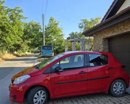 Красный Тойота Ярис, объемом двигателя 1 л и пробегом 108 тыс. км за 9879 $, фото 3 на Automoto.ua