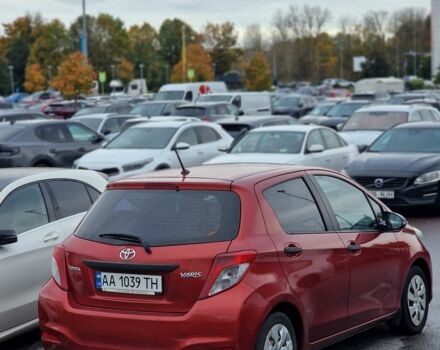 Красный Тойота Ярис, объемом двигателя 1.3 л и пробегом 210 тыс. км за 7200 $, фото 1 на Automoto.ua