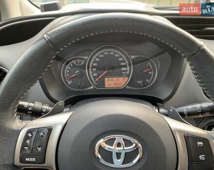 Красный Тойота Ярис, объемом двигателя 1.33 л и пробегом 78 тыс. км за 11600 $, фото 7 на Automoto.ua