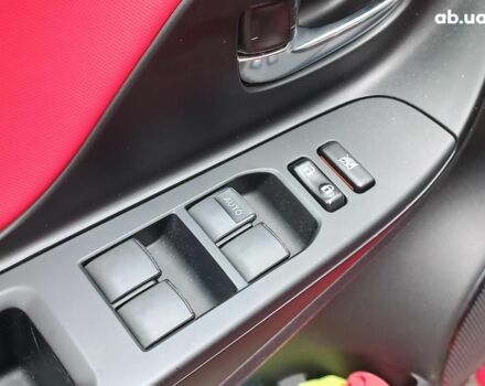 Червоний Тойота Яріс, об'ємом двигуна 1.3 л та пробігом 88 тис. км за 10440 $, фото 20 на Automoto.ua
