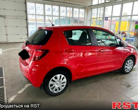 Червоний Тойота Яріс, об'ємом двигуна 1.3 л та пробігом 35 тис. км за 12300 $, фото 3 на Automoto.ua