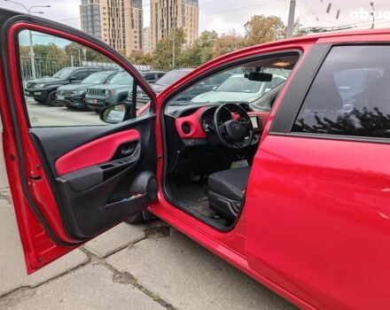 Червоний Тойота Яріс, об'ємом двигуна 1.3 л та пробігом 88 тис. км за 10440 $, фото 17 на Automoto.ua