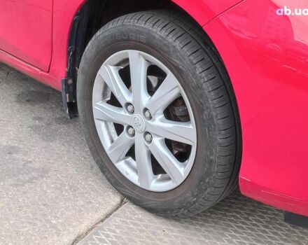 Червоний Тойота Яріс, об'ємом двигуна 1.3 л та пробігом 88 тис. км за 10440 $, фото 4 на Automoto.ua