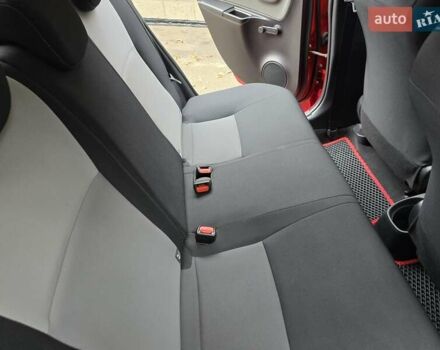 Тойота Ярис 2018 в Харькове на Automoto.ua Красный Тойота Ярис, объемом двигателя 1 л и пробегом 21 тыс. км за 10500 $, фото 13 на Automoto.ua