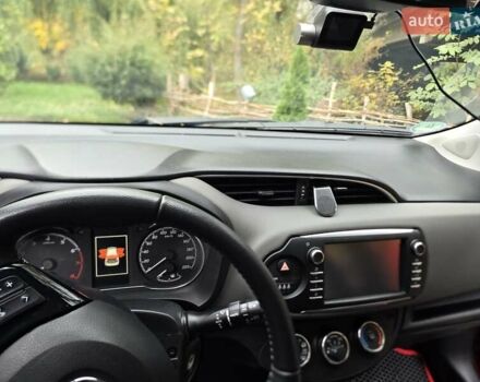 Тойота Ярис 2018 в Харькове на Automoto.ua Красный Тойота Ярис, объемом двигателя 1 л и пробегом 21 тыс. км за 10500 $, фото 17 на Automoto.ua