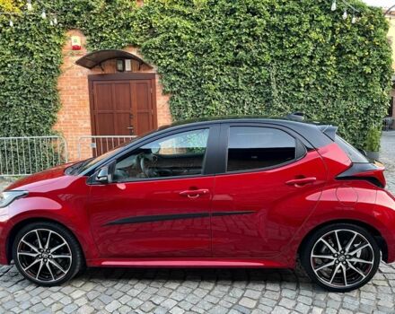 Тойота Яріс 2023 у Ужгороді на Automoto.ua Червоний Тойота Яріс, об'ємом двигуна 1.5 л та пробігом 30 тис. км за 11000 $, фото 3 на Automoto.ua