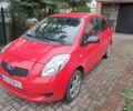 Червоний Тойота Яріс, об'ємом двигуна 1 л та пробігом 190 тис. км за 2500 $, фото 2 на Automoto.ua