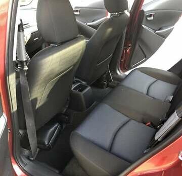 Красный Тойота Ярис, объемом двигателя 1.5 л и пробегом 32 тыс. км за 12500 $, фото 4 на Automoto.ua