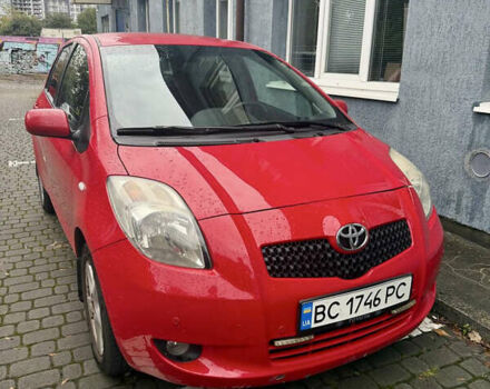 Червоний Тойота Яріс, об'ємом двигуна 1.3 л та пробігом 149 тис. км за 4900 $, фото 1 на Automoto.ua