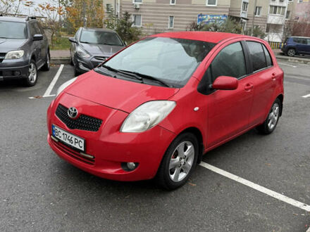 Красный Тойота Ярис, объемом двигателя 1.3 л и пробегом 151 тыс. км за 4950 $, фото 1 на Automoto.ua