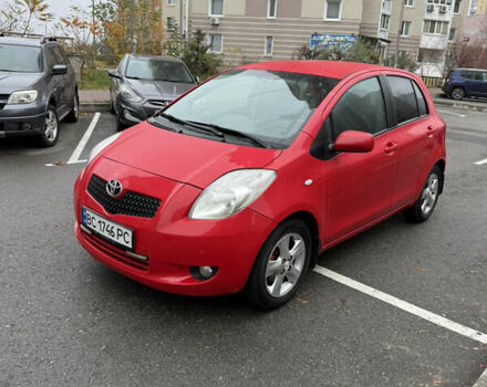 Красный Тойота Ярис, объемом двигателя 1.3 л и пробегом 151 тыс. км за 4950 $, фото 1 на Automoto.ua