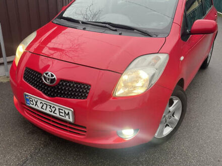 Красный Тойота Ярис, объемом двигателя 1.3 л и пробегом 182 тыс. км за 5900 $, фото 1 на Automoto.ua