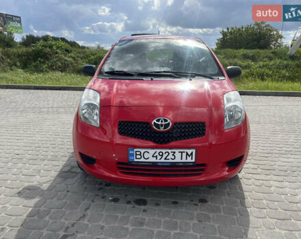 Красный Тойота Ярис, объемом двигателя 1.3 л и пробегом 131 тыс. км за 5700 $, фото 1 на Automoto.ua