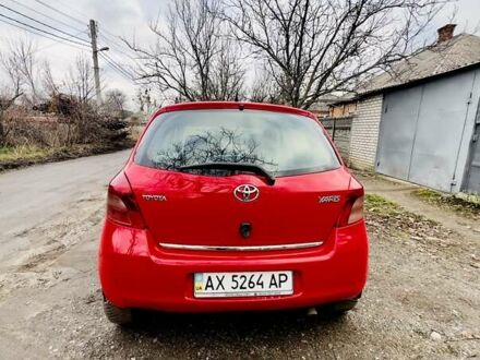 Красный Тойота Ярис, объемом двигателя 1.3 л и пробегом 93 тыс. км за 6500 $, фото 1 на Automoto.ua