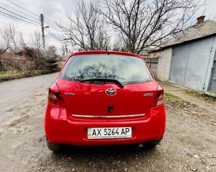 Красный Тойота Ярис, объемом двигателя 1.3 л и пробегом 93 тыс. км за 6500 $, фото 1 на Automoto.ua