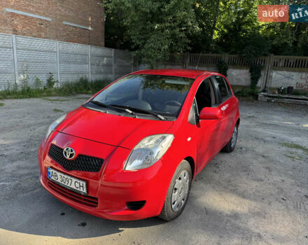 Красный Тойота Ярис, объемом двигателя 1.3 л и пробегом 201 тыс. км за 6200 $, фото 1 на Automoto.ua