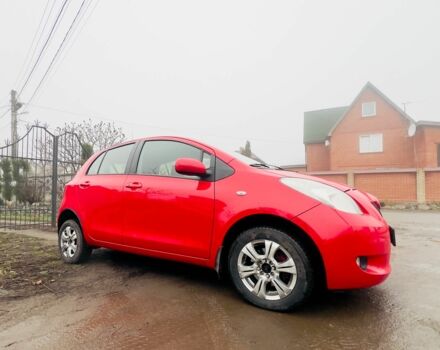 Красный Тойота Ярис, объемом двигателя 0 л и пробегом 93 тыс. км за 5555 $, фото 1 на Automoto.ua