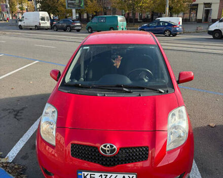 Красный Тойота Ярис, объемом двигателя 1.3 л и пробегом 95 тыс. км за 6500 $, фото 1 на Automoto.ua
