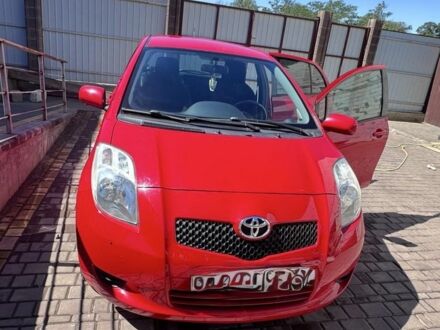 Красный Тойота Ярис, объемом двигателя 0 л и пробегом 95 тыс. км за 5700 $, фото 1 на Automoto.ua