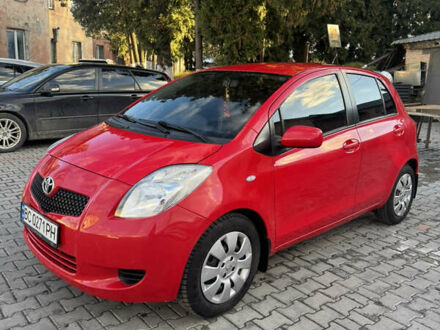 Красный Тойота Ярис, объемом двигателя 1.3 л и пробегом 121 тыс. км за 5800 $, фото 1 на Automoto.ua