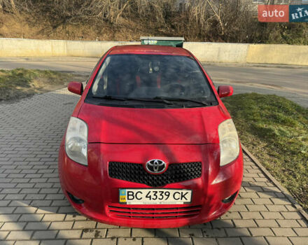 Червоний Тойота Яріс, об'ємом двигуна 1.3 л та пробігом 158 тис. км за 5200 $, фото 1 на Automoto.ua