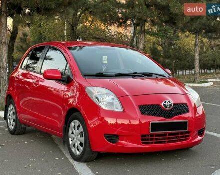 Красный Тойота Ярис, объемом двигателя 1.3 л и пробегом 140 тыс. км за 5900 $, фото 1 на Automoto.ua
