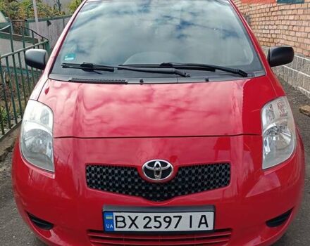 Красный Тойота Ярис, объемом двигателя 1 л и пробегом 214 тыс. км за 4700 $, фото 1 на Automoto.ua