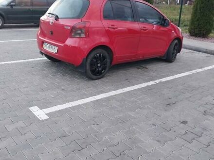 Красный Тойота Ярис, объемом двигателя 1.3 л и пробегом 175 тыс. км за 5500 $, фото 1 на Automoto.ua