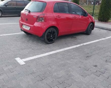 Красный Тойота Ярис, объемом двигателя 1.3 л и пробегом 175 тыс. км за 5500 $, фото 1 на Automoto.ua