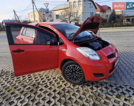Червоний Тойота Яріс, об'ємом двигуна 0.9 л та пробігом 118 тис. км за 5300 $, фото 1 на Automoto.ua