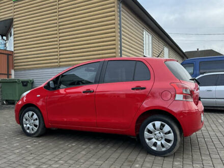 Красный Тойота Ярис, объемом двигателя 1 л и пробегом 168 тыс. км за 5700 $, фото 1 на Automoto.ua