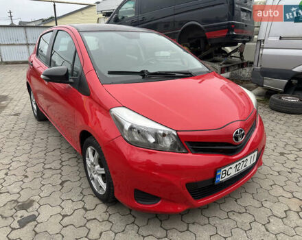 Красный Тойота Ярис, объемом двигателя 1.36 л и пробегом 127 тыс. км за 5950 $, фото 1 на Automoto.ua