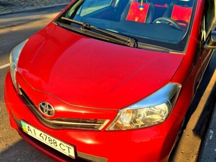 Червоний Тойота Яріс, об'ємом двигуна 1.3 л та пробігом 120 тис. км за 7000 $, фото 1 на Automoto.ua