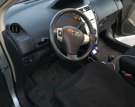 Тойота Ярис, объемом двигателя 1.4 л и пробегом 225 тыс. км за 5800 $, фото 6 на Automoto.ua