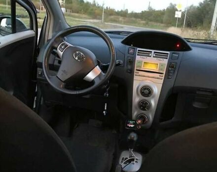 Тойота Ярис, объемом двигателя 1.4 л и пробегом 225 тыс. км за 5800 $, фото 3 на Automoto.ua