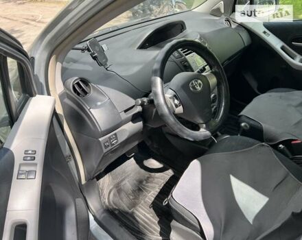 Тойота Яріс, об'ємом двигуна 1.3 л та пробігом 200 тис. км за 4950 $, фото 7 на Automoto.ua