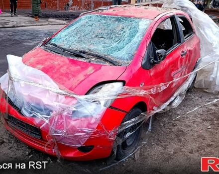 Тойота Ярис, объемом двигателя 1 л и пробегом 263 тыс. км за 2000 $, фото 2 на Automoto.ua