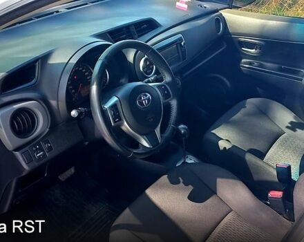 Тойота Ярис, объемом двигателя 1.3 л и пробегом 234 тыс. км за 7400 $, фото 3 на Automoto.ua