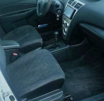 Тойота Ярис, объемом двигателя 1.5 л и пробегом 116 тыс. км за 5600 $, фото 4 на Automoto.ua