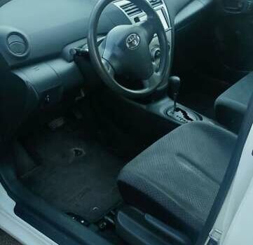 Тойота Ярис, объемом двигателя 1.5 л и пробегом 116 тыс. км за 5600 $, фото 5 на Automoto.ua