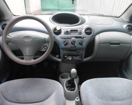 Желтый Тойота Ярис, объемом двигателя 1 л и пробегом 320 тыс. км за 2700 $, фото 6 на Automoto.ua