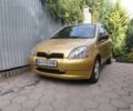 Желтый Тойота Ярис, объемом двигателя 1 л и пробегом 320 тыс. км за 2700 $, фото 1 на Automoto.ua