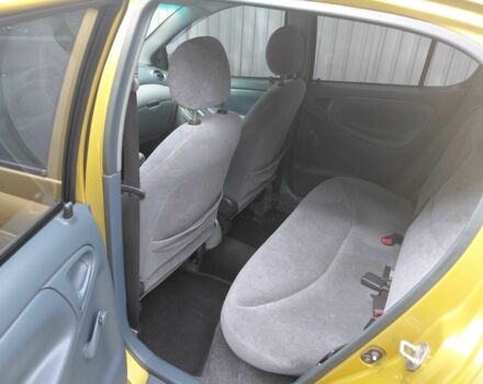 Желтый Тойота Ярис, объемом двигателя 1 л и пробегом 320 тыс. км за 2700 $, фото 5 на Automoto.ua