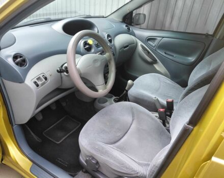 Желтый Тойота Ярис, объемом двигателя 1 л и пробегом 320 тыс. км за 2700 $, фото 4 на Automoto.ua