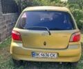 Желтый Тойота Ярис, объемом двигателя 1 л и пробегом 300 тыс. км за 2700 $, фото 1 на Automoto.ua