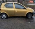 Желтый Тойота Ярис, объемом двигателя 1 л и пробегом 230 тыс. км за 3000 $, фото 1 на Automoto.ua