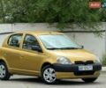 Желтый Тойота Ярис, объемом двигателя 1 л и пробегом 160 тыс. км за 2350 $, фото 1 на Automoto.ua