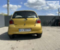 Желтый Тойота Ярис, объемом двигателя 1.3 л и пробегом 250 тыс. км за 3500 $, фото 19 на Automoto.ua